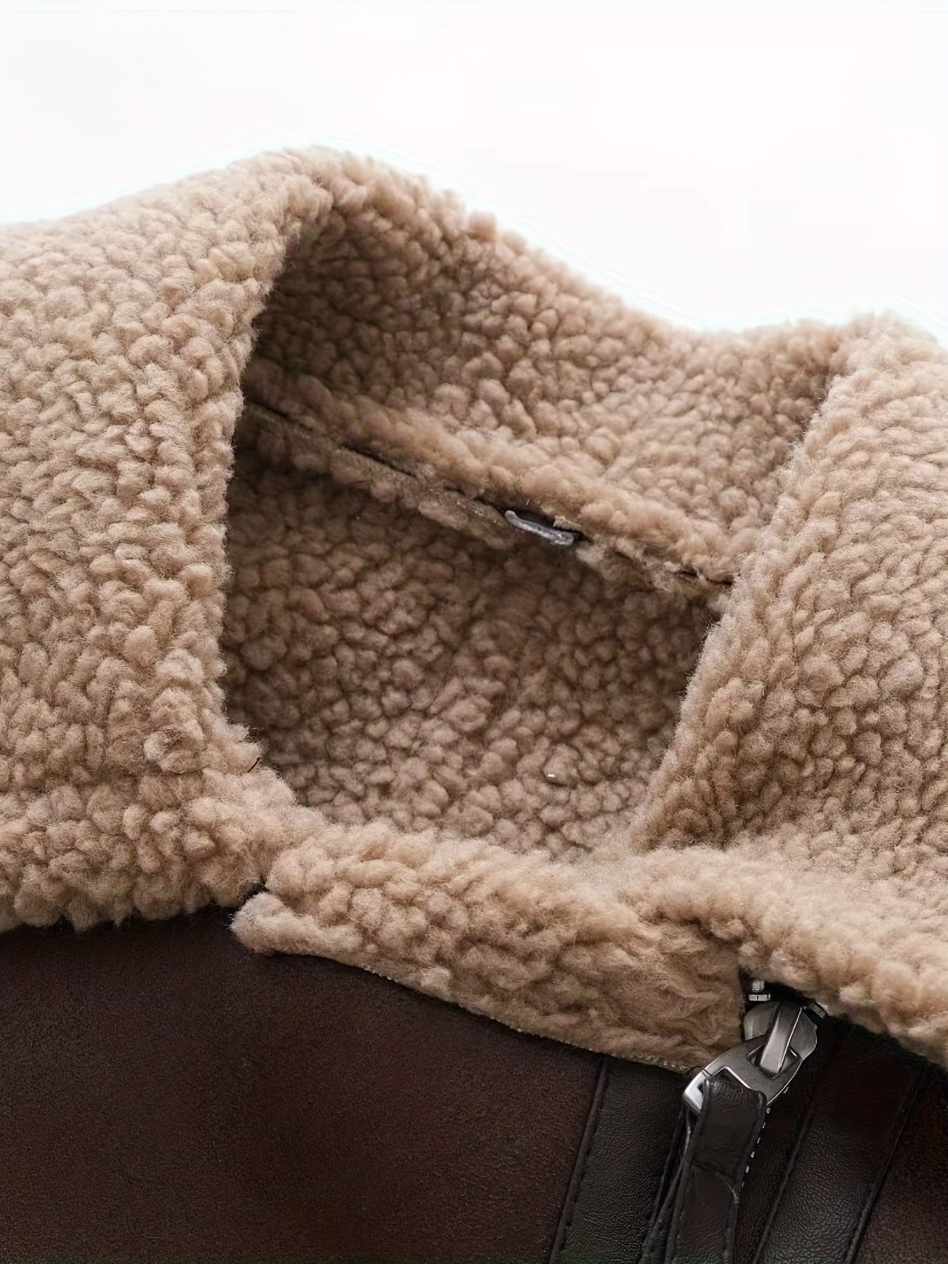 Diana | met contrasterende details en ritssluiting aan de voorkant